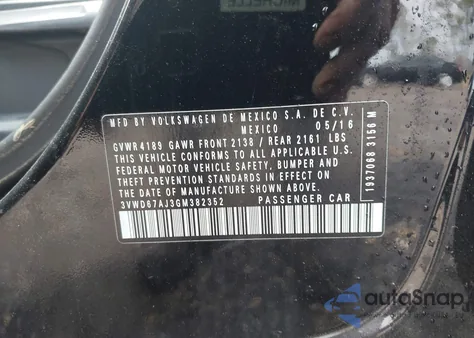 2016 Volkswagen Jetta 1.4T Se z USA, uszkodzony, nr VIN 3VWD67AJ3GM382352